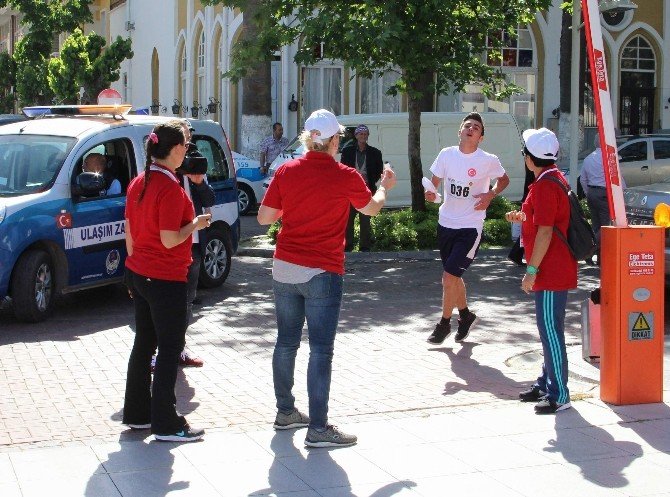 Mesir Festivali Koşusu’nda Minik Ceylin İlgi Odağı Oldu