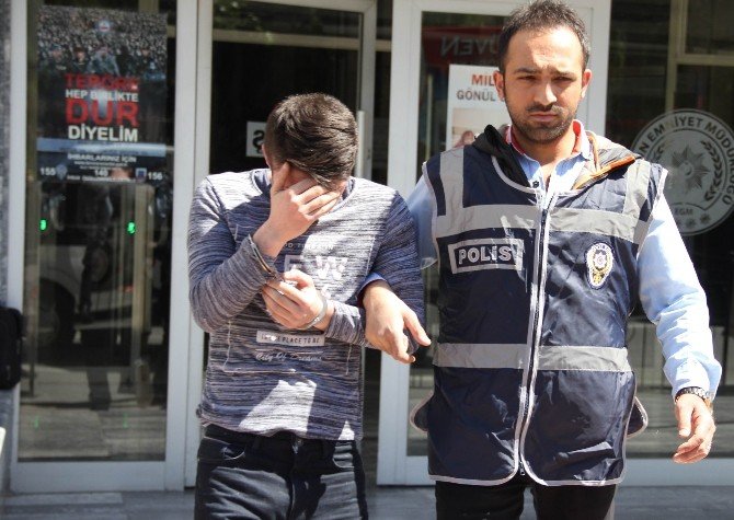 Çaldıkları Altın Bileziği Satıp Parasını Paylaştılar