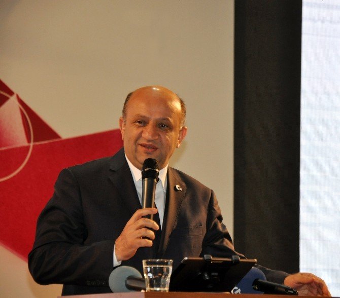 Bakan Işık’tan ’Projelere Düşük Not’ Eleştirisi