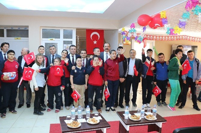 Göksel’den Özel Çocuklara Ziyaret