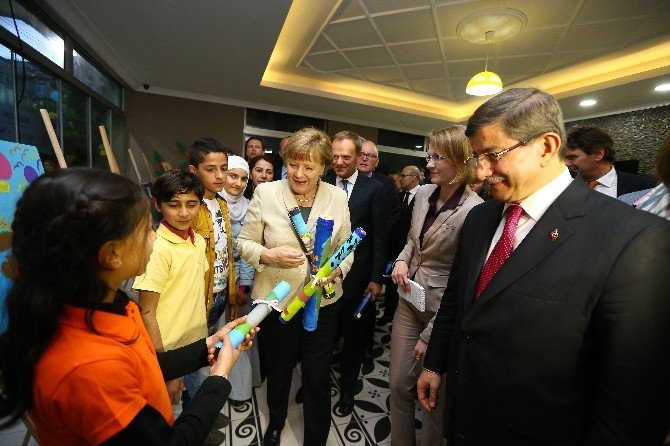 Başbakan Davutoğlu, Merkel’le Birlikte Gaziantep Aile Ve Çocuk Merkezinin Açılışını Gerçekleştirdi