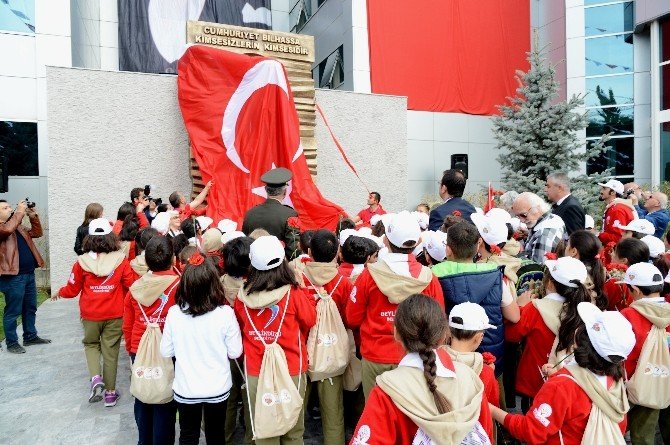 Yeni Atarük Anıtı’nın Açılışını Öğrenciler Yaptı