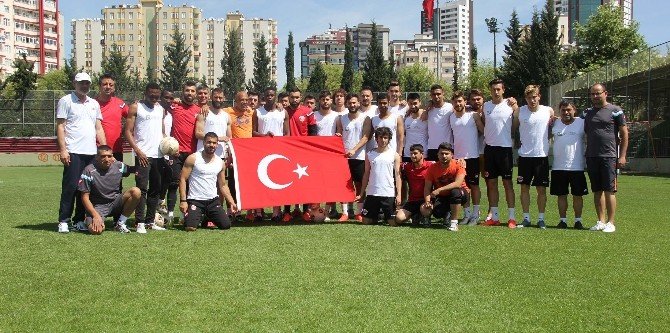 Adanaspor Maç Saatini Bekliyor