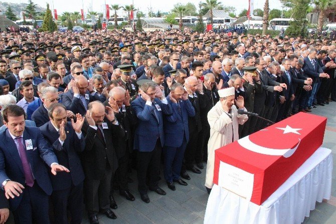 Şehit Özkan Özden Son Yolculuğuna Tekbirlerle Uğurlandı