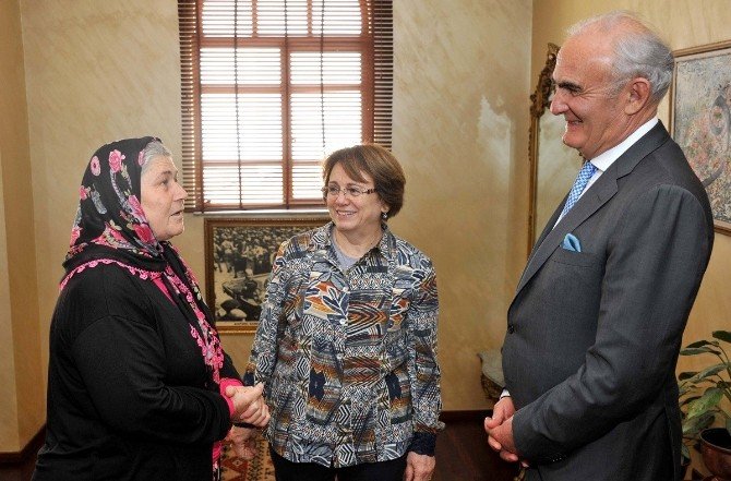 Senarist Ve Yönetmen Ümmiye Koçak, Başkan Yılmaz’ı Ziyaret Etti