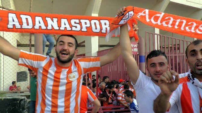 Adanaspor Taraftarı Şampiyonluğu Kutladı