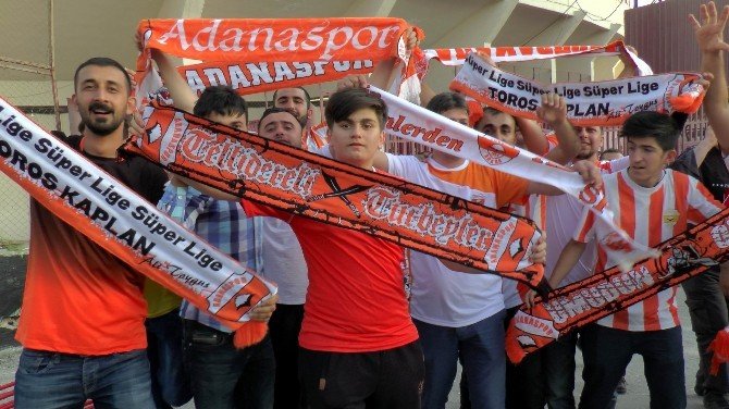 Adanaspor Taraftarı Şampiyonluğu Kutladı