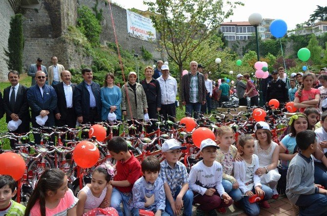 Trabzon’da Bisiklet Dağıtımı