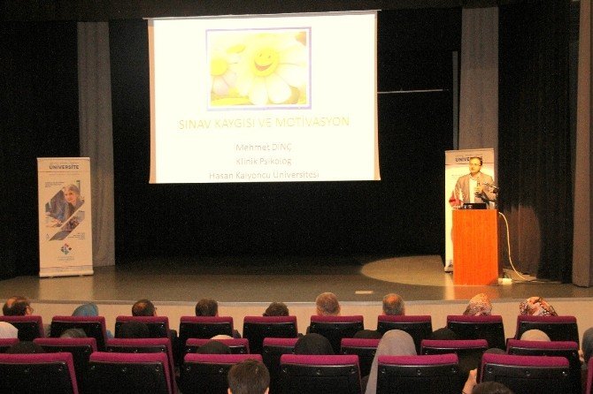 Hkü, Sınav Kaygısı Ve Motivasyon Seminerlerini Sürdürüyor