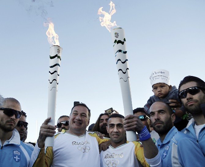 Olimpiyat Meşalesini Mülteci Taşıdı
