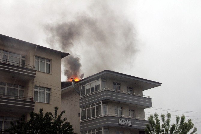 Bolu’da Yağmur Ve Fırtına Hayatı Felç Etti