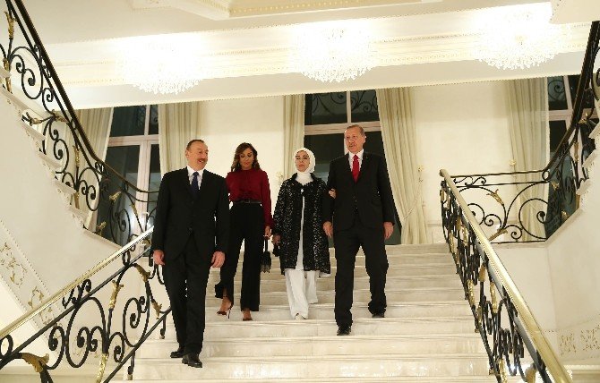 Cumhurbaşkanı Erdoğan, Onuruna Verilen Yemeğe Katıldı