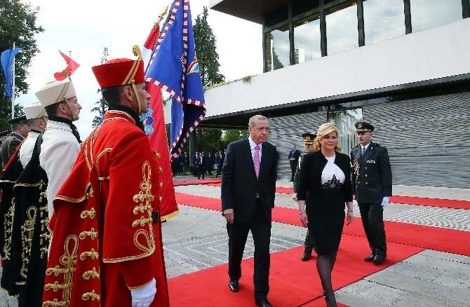 Cumhurbaşkanı Erdoğan, Hırvatistan’da Resmi Törenle Karşılandı