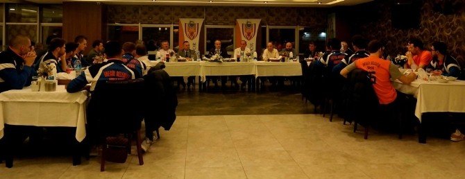 İnegöl Belediyespor’a Veda Yemeği