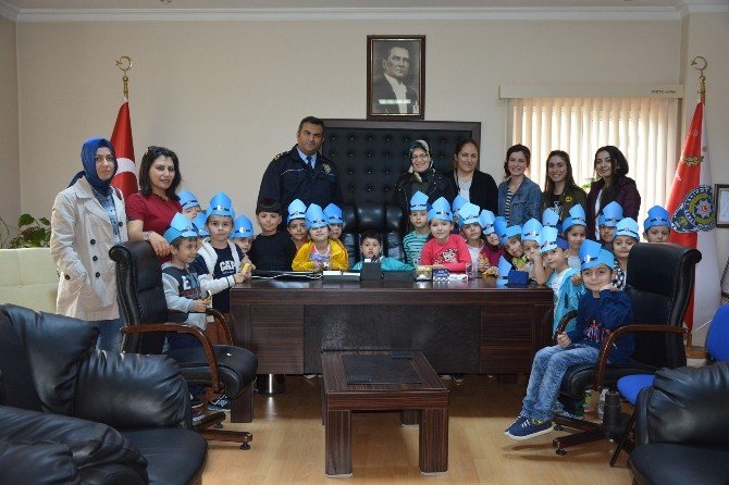 Minik Öğrencilerden Emniyet Müdürüne Ziyaret