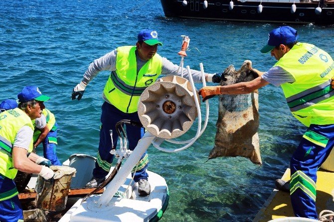 Denizden 264 Kilo Çöp Çıkardılar