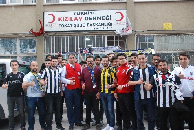Fenerbahçe Ve Beşiktaş Taraftarını Bir Araya Getiren Proje