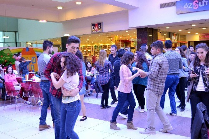 Yeşilyurt Avm’de Dans Etkinliği