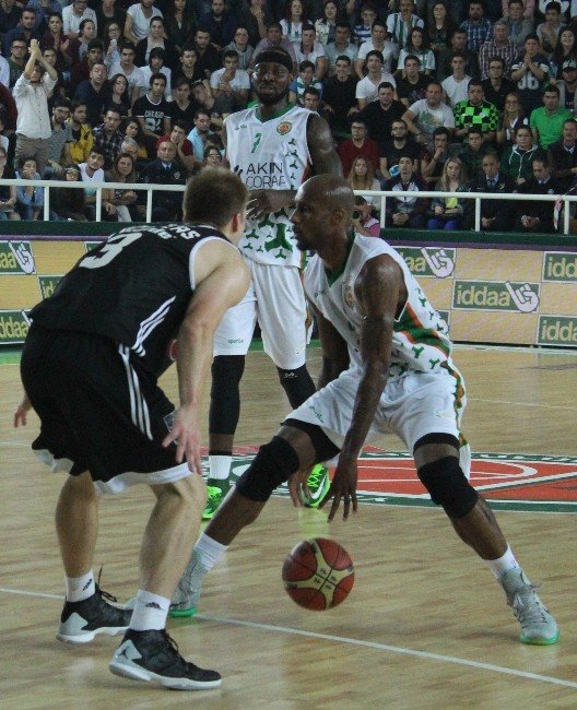 Akın Çorap Yeşilgiresun Belediyespor’da 2 Oyuncu Kadro Dışı Bırakıldı
