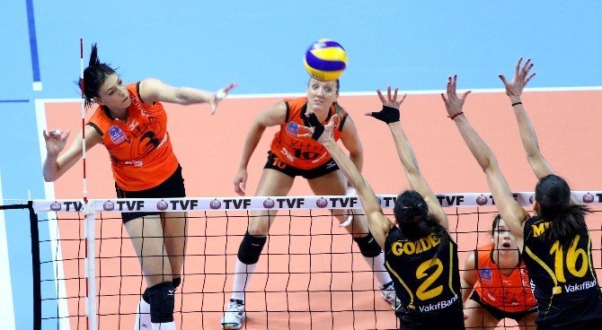 Eczacıbaşı Vitra: 0 - Vakıfbank: 3