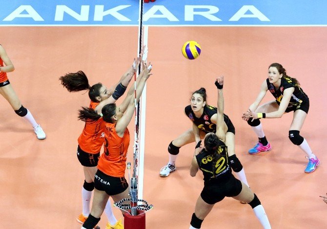 Eczacıbaşı Vitra: 0 - Vakıfbank: 3