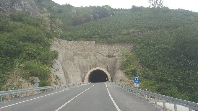 Tüneller Şehrinde Şehitlere Saygı