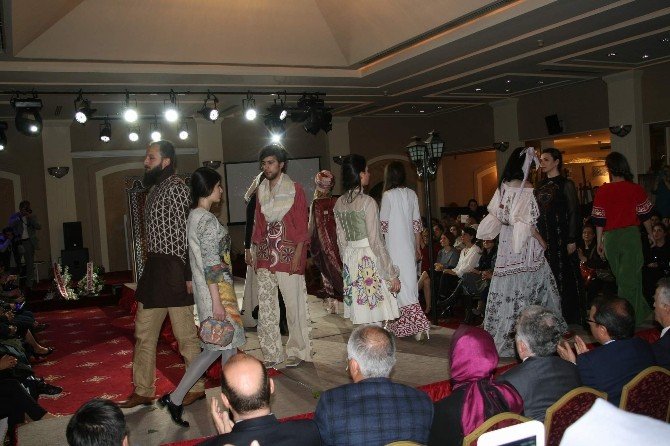 Osmanlı Motifli Kıyafetler İzleyenleri Büyüledi