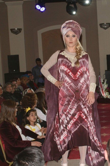 Osmanlı Motifli Kıyafetler İzleyenleri Büyüledi