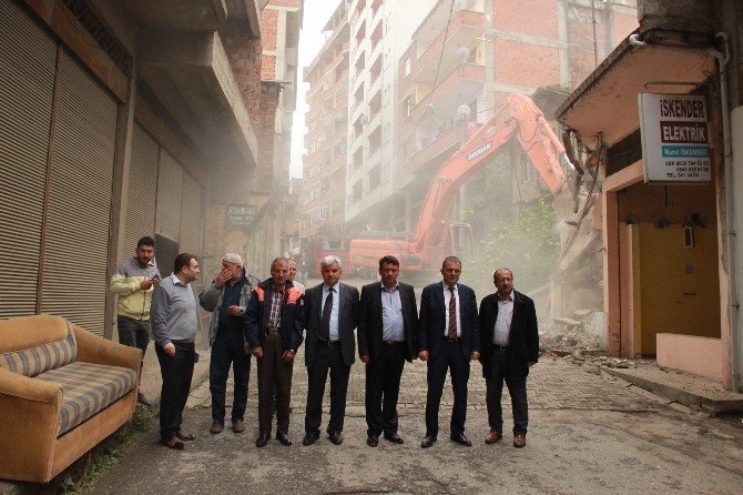 Yomra’da Kentsel Dönüşümde İlk Kazma Vuruldu