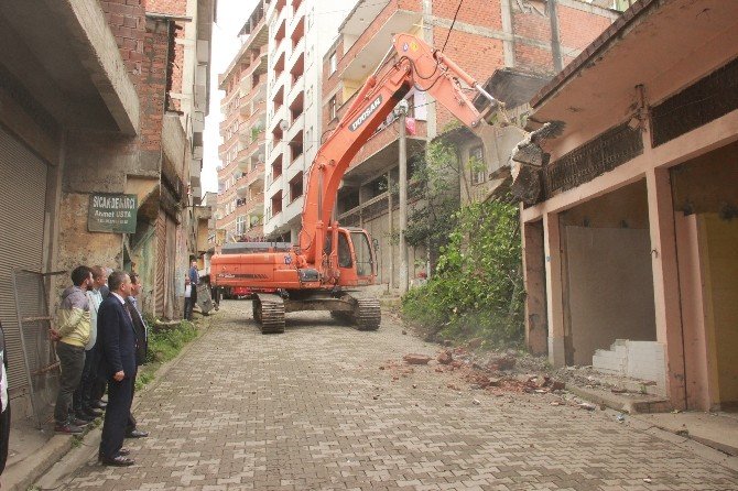 Yomra’da Kentsel Dönüşümde İlk Kazma Vuruldu