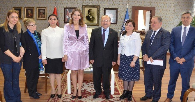 Azeri Milletvekili Paşayeva’dan Başkan Gümrükçüoğlu’na Ziyaret