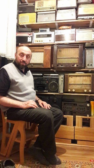 Nostaljik Radyo Merakı Koleksiyon Sahibi Yaptı