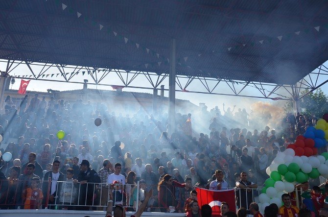 Efsane Futbolcular Terör Ve Madde Bağımlılığına Tepki İçin Sahaya Çıktı