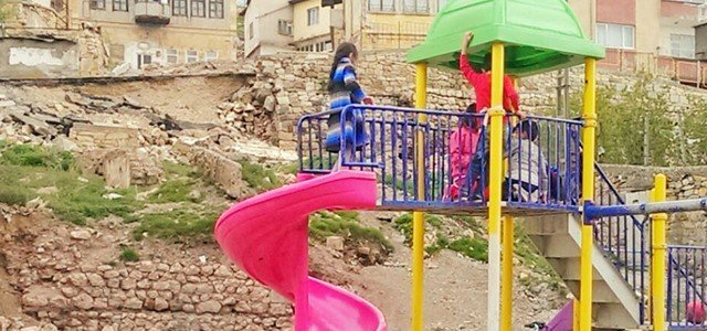 Yıkılan İstinat Duvarı Tehlike Oluşturuyor
