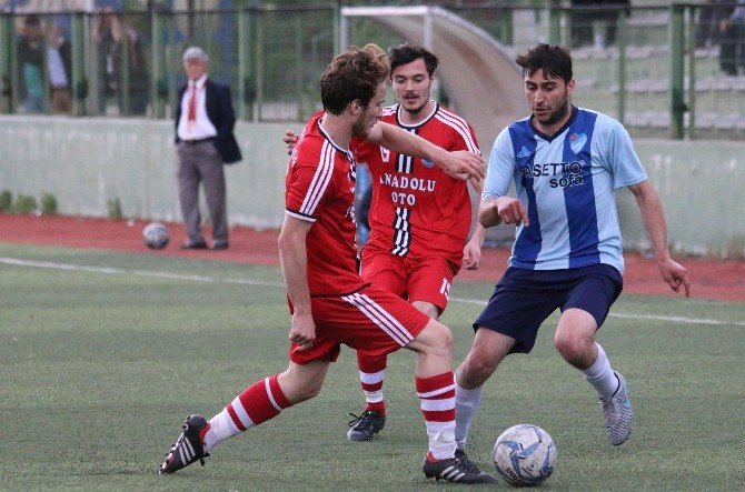 Akhisar Demirspor Zirvede Yalnız Kaldı