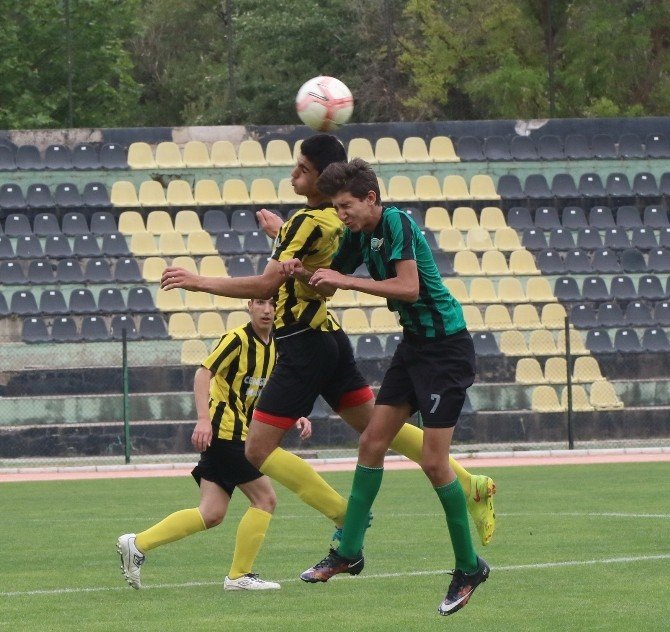 Arslan: "Türk Futbolcunun Geleceği Aydınlık Görünüyor"