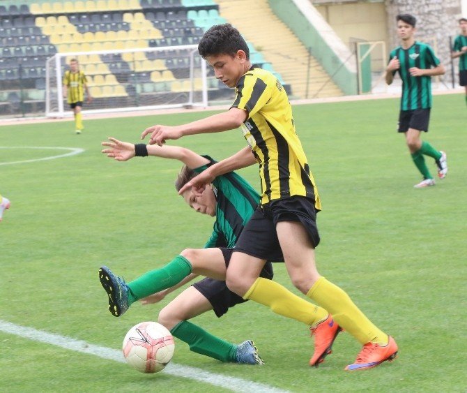 Arslan: "Türk Futbolcunun Geleceği Aydınlık Görünüyor"