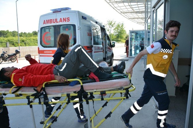 Yaya Yolundan Geçen Motosiklet Otomobille Çarpıştı: 1 Yaralı