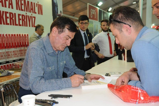 Pakumoğlu Paşa Eskişehir’de Okurlarıyla Buluştu