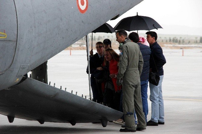 Şehit Eşinden 6 Aylık Bebeğine, “Bak Baban Geldi”
