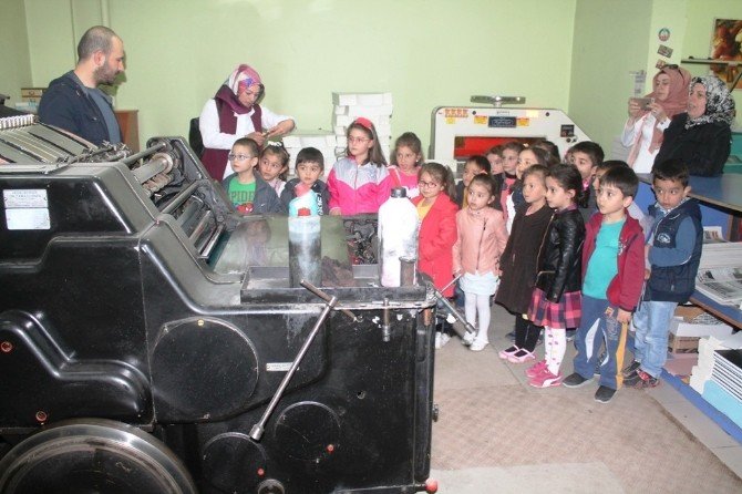 Minik Öğrenciler Gazete Hazırlanışını Öğrendiler