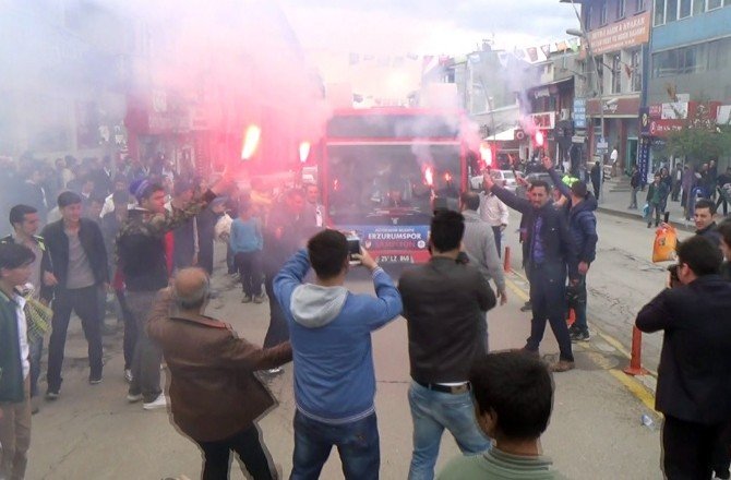 Büyükşehir Belediye Başkanı’ndan Şampiyon Futbolculara Daire Sözü