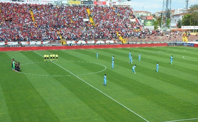 Trabzonsporlu Futbolculardan İlginç Protesto