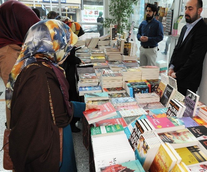 Trabzon’daki Kitap Fuarına Yoğun İlgi