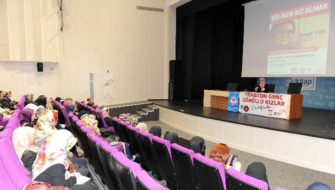 Trabzon’daki Kitap Fuarına Yoğun İlgi
