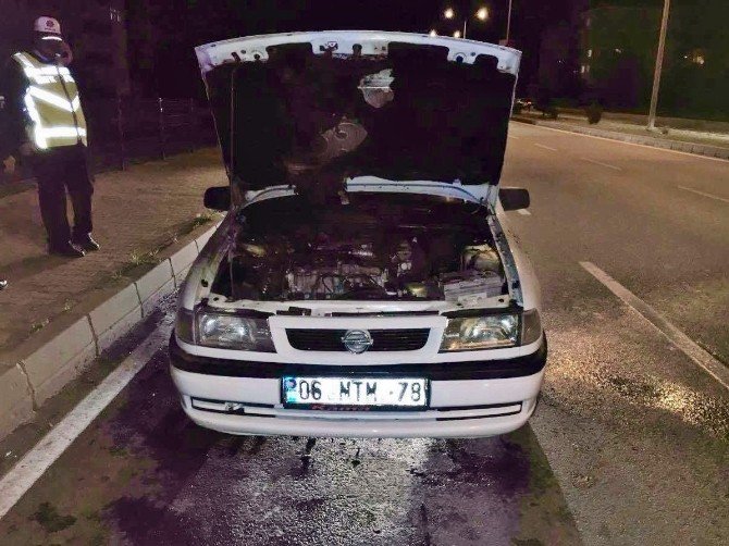 Seyir Halindeki Otomobil Alev Aldı