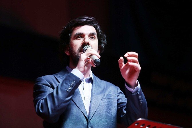 Serdar Tuncer Naat Ve Şiirleriyle Gönülleri Fethetti