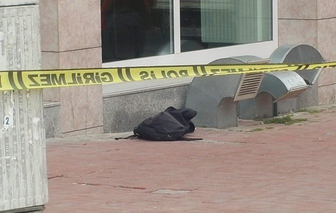 Mecidiyeköy’de Şüpheli Çantadan Havai Fişek Çıktı