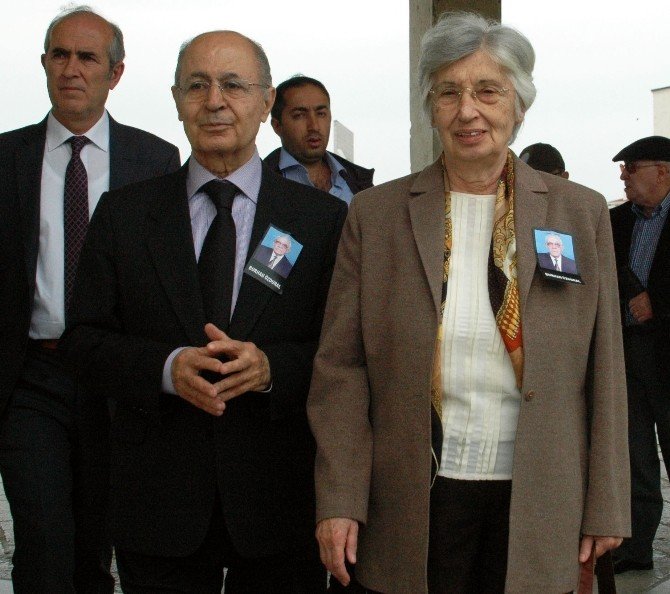 Eski Cumhurbaşkanı Sezer, Arkadaşı Burhan Özdüral’ın Cenaze Törenine Katıldı