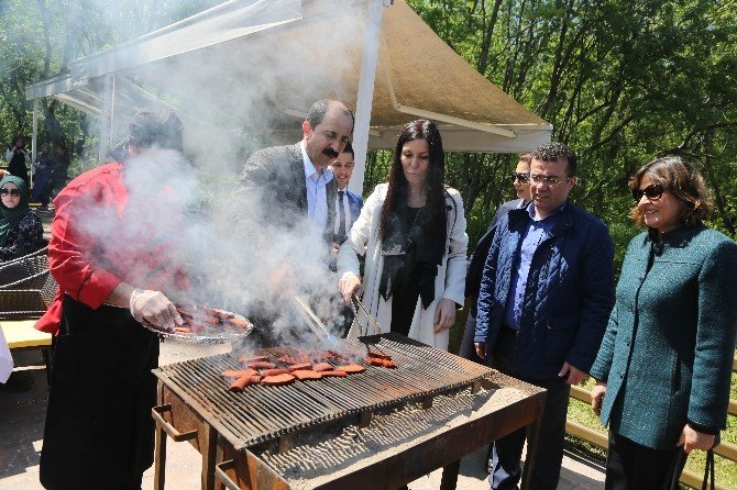 Karaaslan, Göksel Ve Taşçı’dan Gençlere Jest